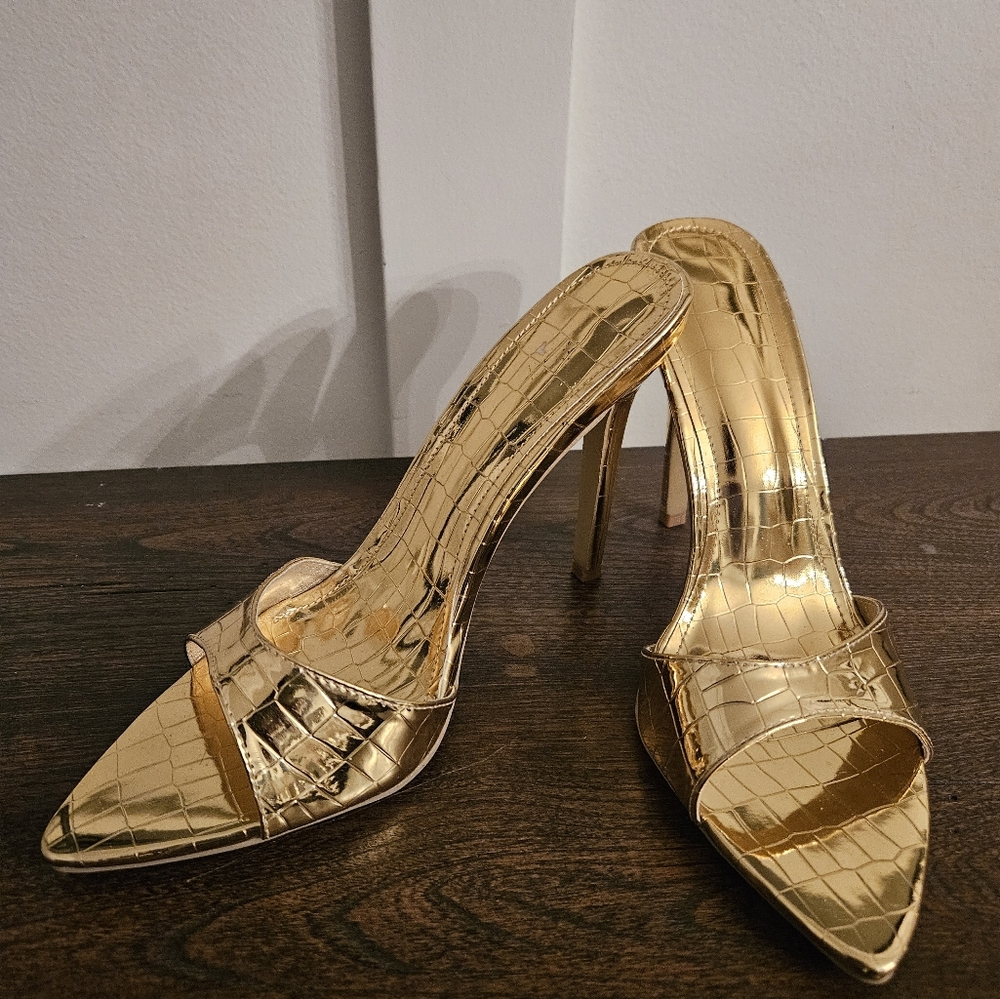 Gold size 11 heels